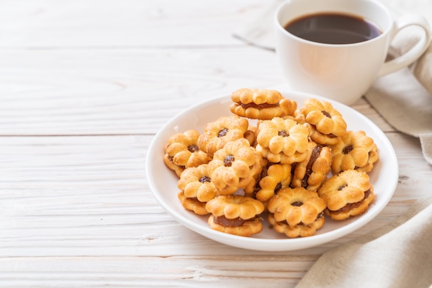 biscuit à la noix de coco et confiture d'ananas