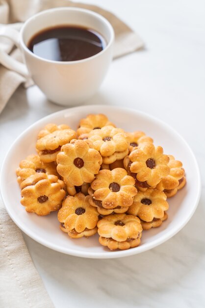 biscuit à la noix de coco et confiture d'ananas