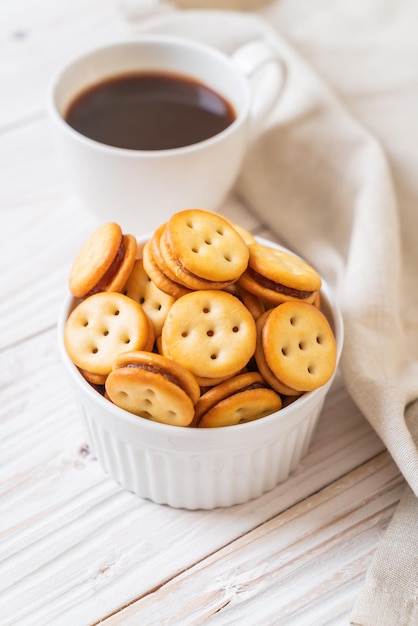 biscuit à la noix de coco et confiture d'ananas