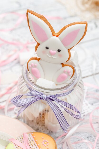 Biscuit de Pâques émaillé de lapin