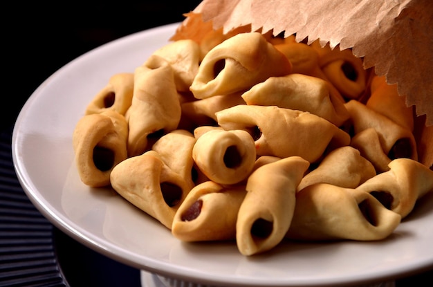 Biscuit de pincée de cuisine brésilienne traditionnelle servie dans l'assiette