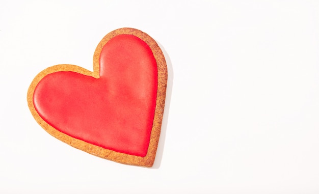 Biscuit de Saint Valentin en forme de coeur rouge