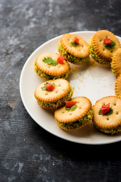 Biscuit salé maison ou sandwich pour les enfants ou pour les invités