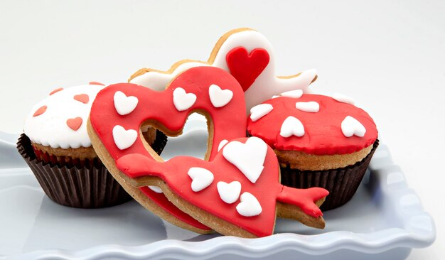 Biscuits au beurre décorés de fondant et cupcake, Saint Valentin