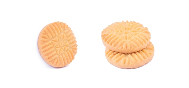 Biscuits au beurre sur fond blanc