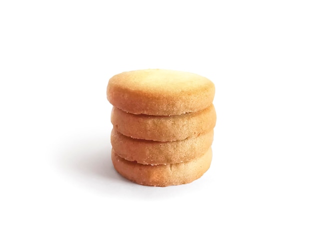 Biscuits au beurre isolés sur fond blanc