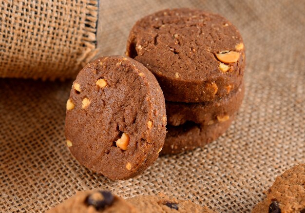 Biscuits au chocolat et aux arachides