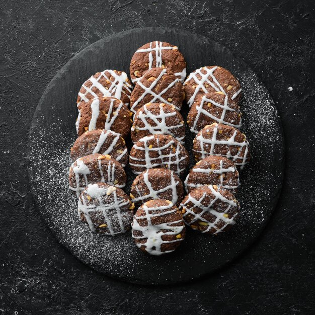 Biscuits au chocolat aux cacahuètes Cuisson vue de dessus espace de copie gratuit