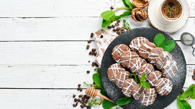 Biscuits au chocolat aux cacahuètes Cuisson vue de dessus espace de copie gratuit