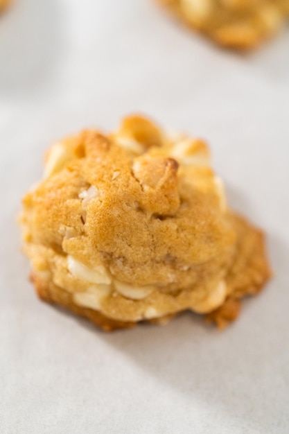 Biscuits au chocolat blanc et aux noix de macadamia