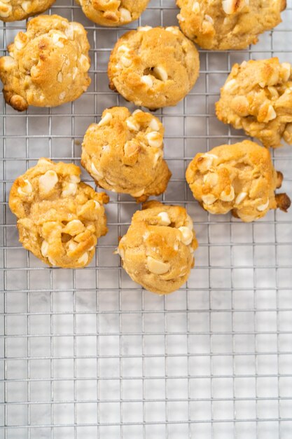 Photo biscuits au chocolat blanc et aux noix de macadamia