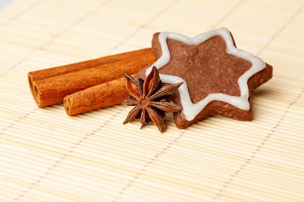 Biscuits au chocolat à la cannelle et à l'anis