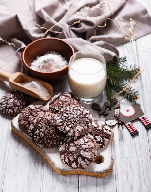 Biscuits au chocolat craquelés de Noël