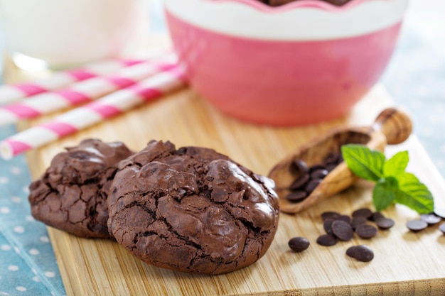 Biscuits au chocolat dans un bol