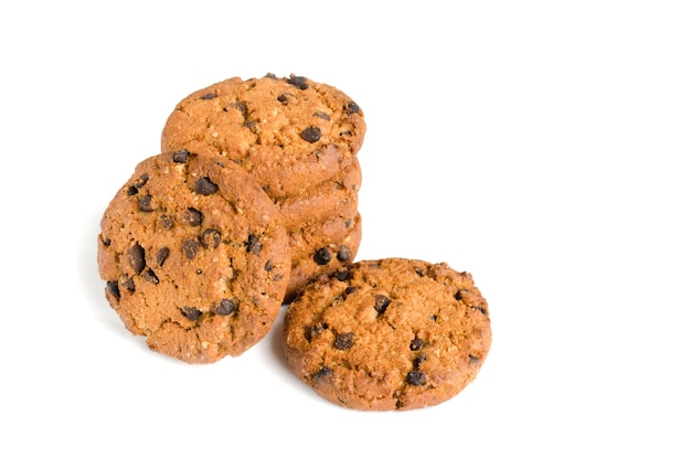 Biscuits au chocolat sur fond blanc isoler l'objet sur blanc