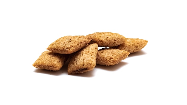 Biscuits au chocolat isolé sur fond blanc