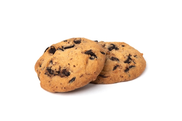 Biscuits au chocolat isolés sur blanc.