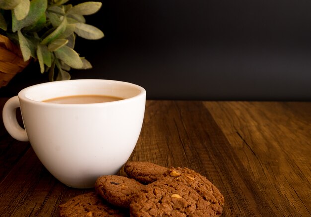 Biscuits Au Chocolat Maison Manger Avec Du Café Chaud Sur Fond En Bois