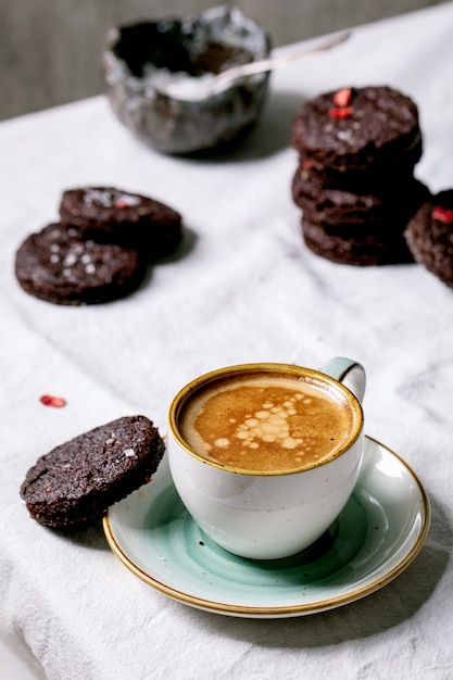 Biscuits au chocolat noir salés