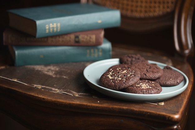 Biscuits au chocolat sur la plaque