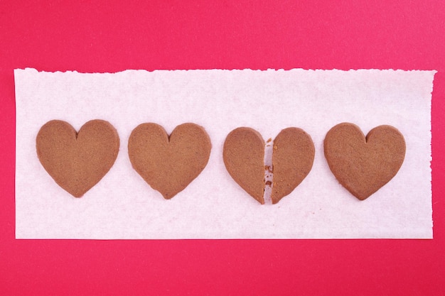 Biscuits au gingembre en forme de coeur