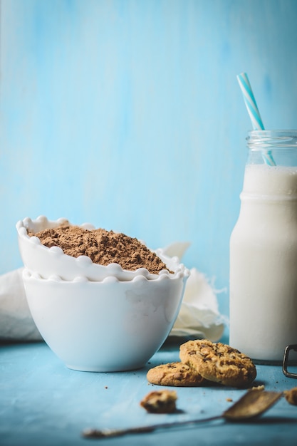 Biscuits au lait et au chocolat.