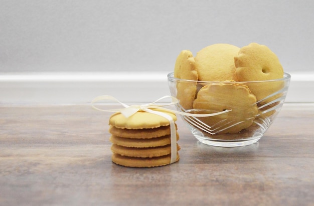 biscuits au sucre avec une fleur au centre évidé