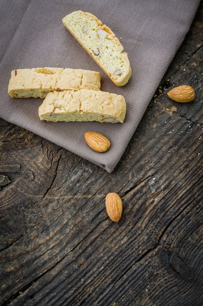 Biscuits aux amandes savoureux faits maison