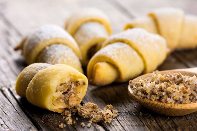 Biscuits aux noix, bonbons orientaux mutaki