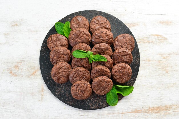 Biscuits aux pépites de chocolat sucré Cuisson Vue de dessus espace de copie gratuit