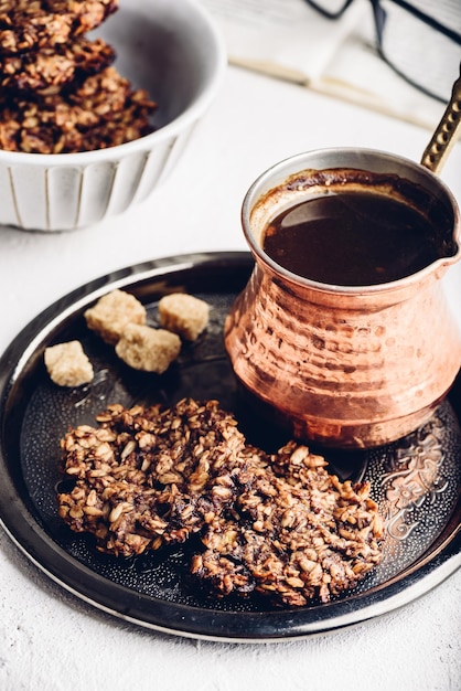 Biscuits à l'avoine à la banane avec café turc