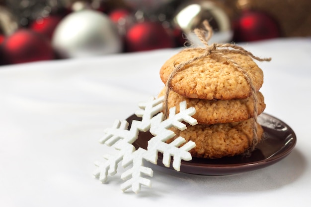 Biscuits à l'avoine faits maison cuits au four pour les vacances du Nouvel An