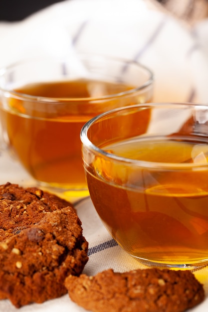 Biscuits à l'avoine faits maison avec thé pour collation