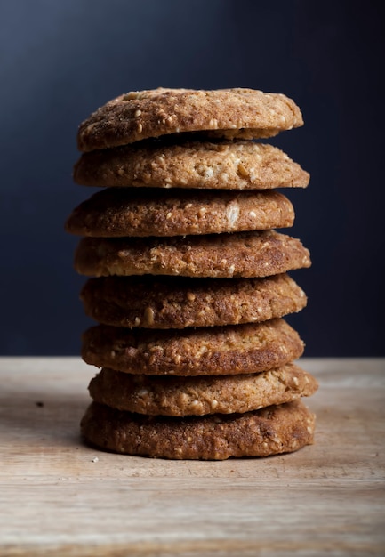 Biscuits à l'avoine traditionnels ronds pliés ensemble