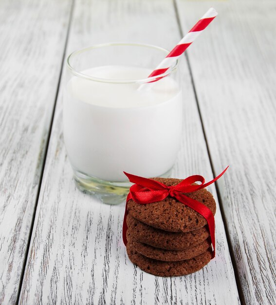 Biscuits à l&#39;avoine et verre de lait