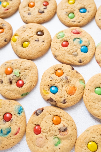 Des biscuits de bonbons colorés pour les enfants