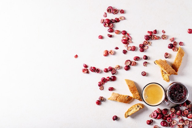 Biscuits Cantucci et café