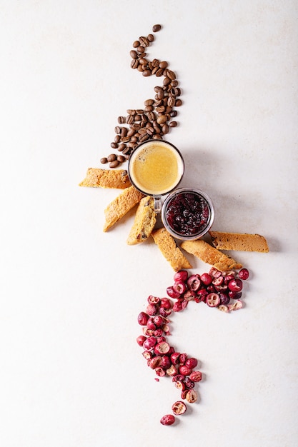 Biscuits Cantucci et café