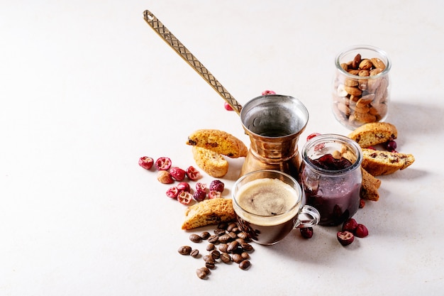 Biscuits Cantucci et café