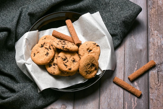 Biscuits classiques aux pépites de chocolat pour le dessert