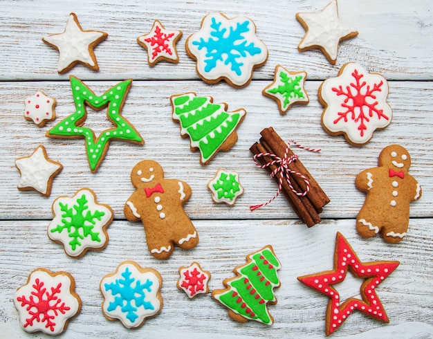 Biscuits colorés au gingembre et au miel