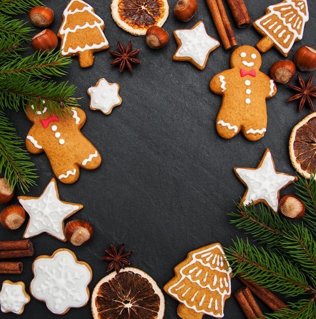 Biscuits colorés au gingembre et au miel