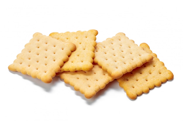 Biscuits de cracker isolés sur blanc