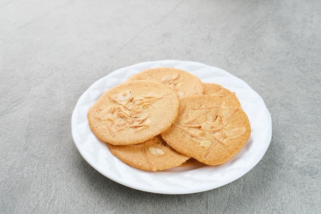 Biscuits croustillants aux amandes à la texture fine de fromage râpé