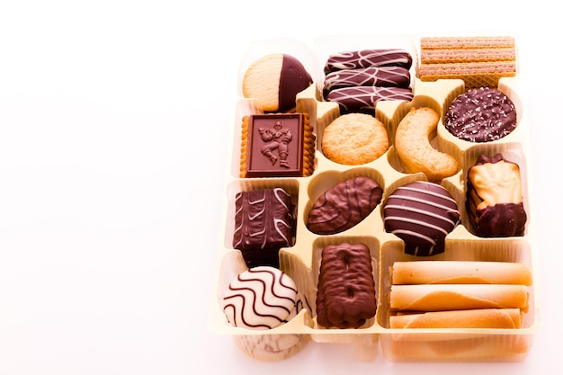 Biscuits européens assortis enrobés de chocolat belge.