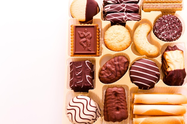 Biscuits européens assortis enrobés de chocolat belge.