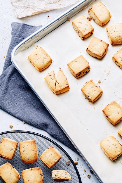 Biscuits Faits Maison Avec Goutte De Chocolat Sur Le Plateau