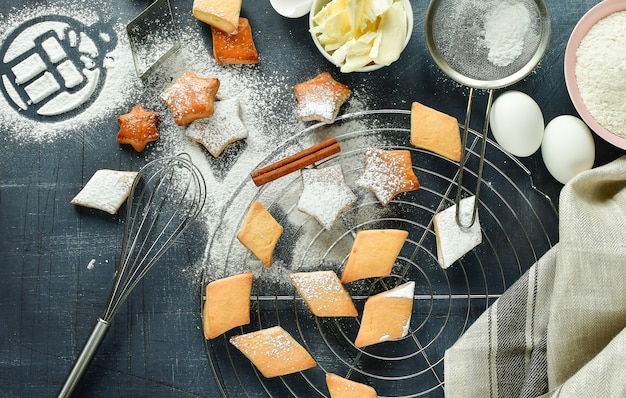 biscuits en forme d&#39;étoiles et de diamants