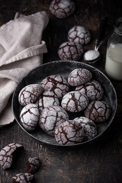 Biscuits froissés au chocolat avec craquelé