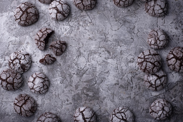 Biscuits froissés au chocolat avec craquelé